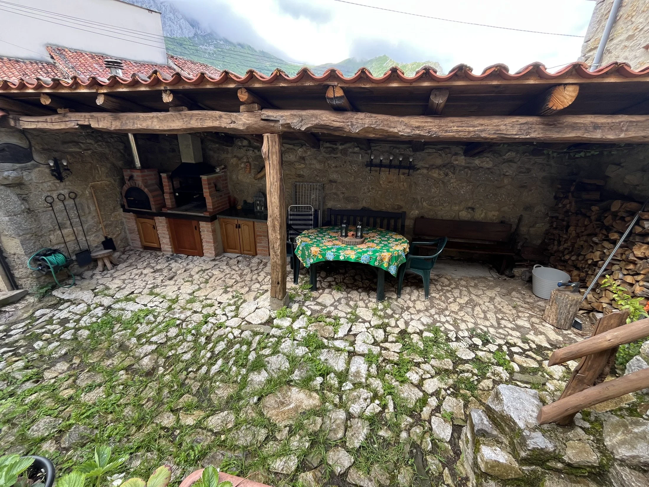 Patio con barbacoa de El Rincón del Cuélebre