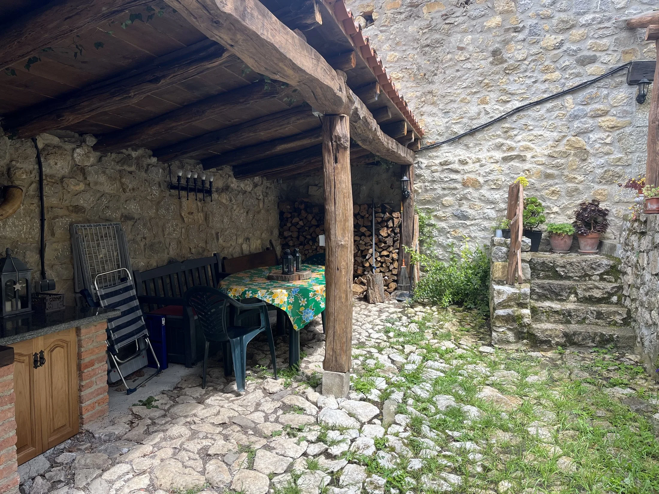 Patio cubierto de la casa rural