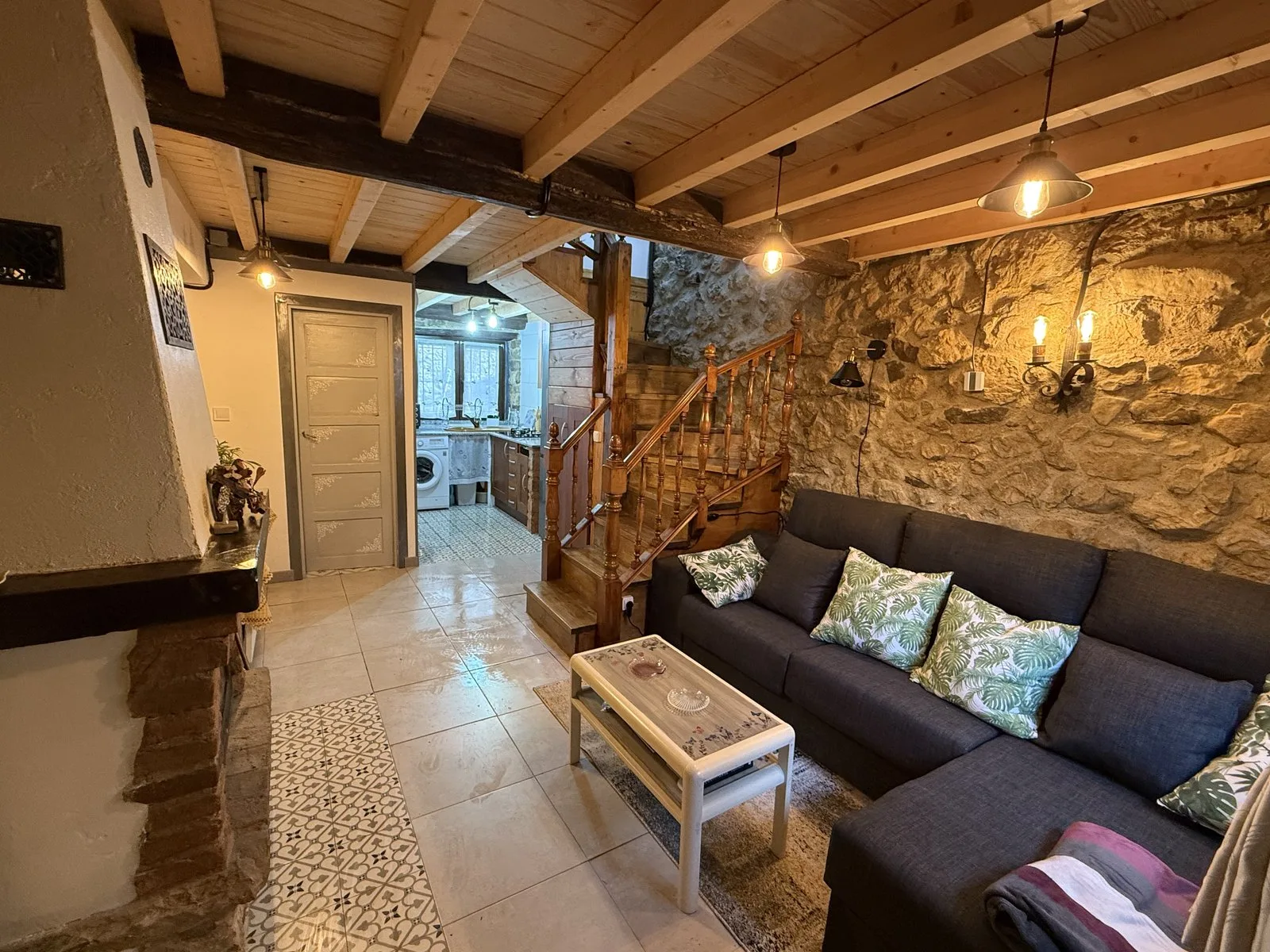 Sofá del salón de la vivienda vacacional