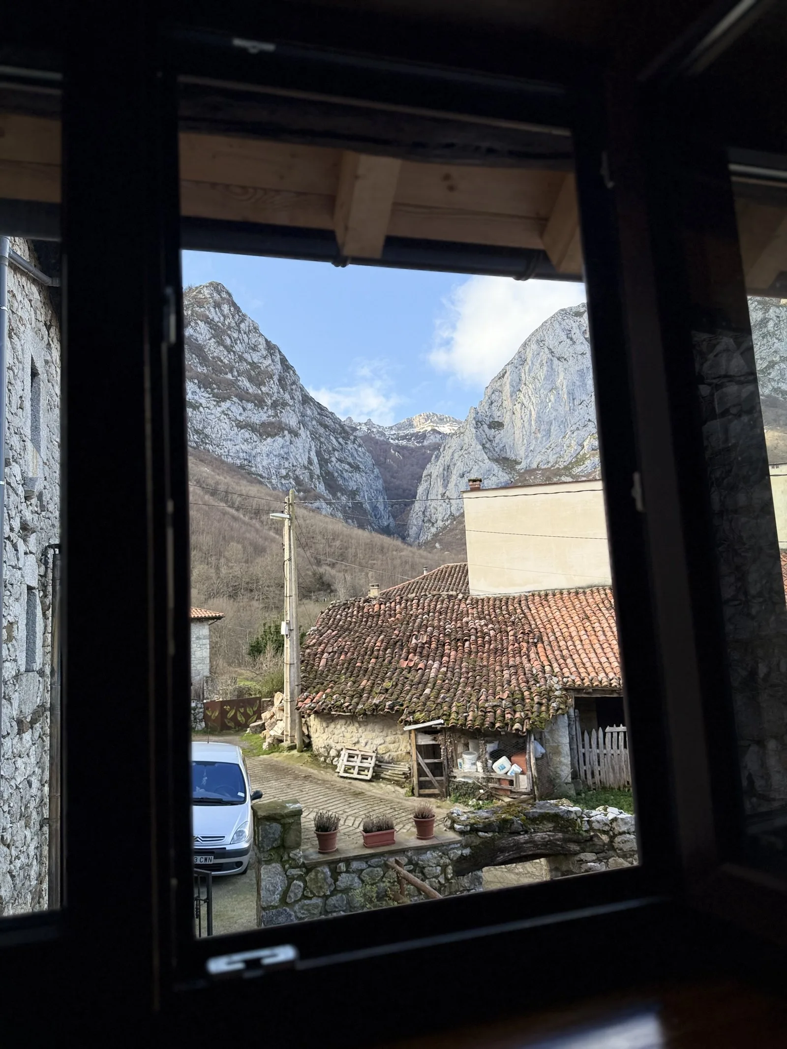 Vistas de la aldea de Tanda en Ponga