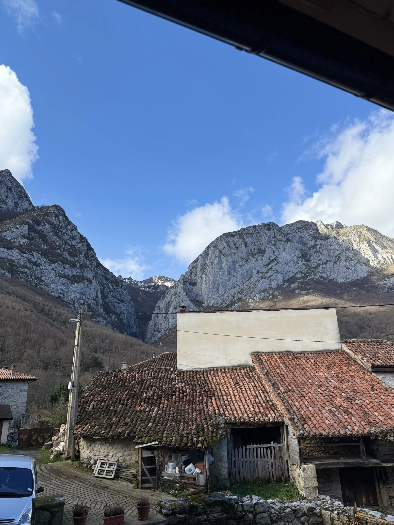 Vistas de montaña desde la casa rural en Ponga